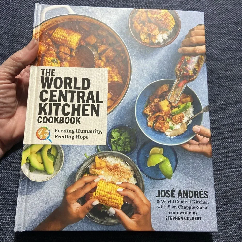 World Central Kitchen Cookbook : Feeding Humanity, Feeding Hope by José...